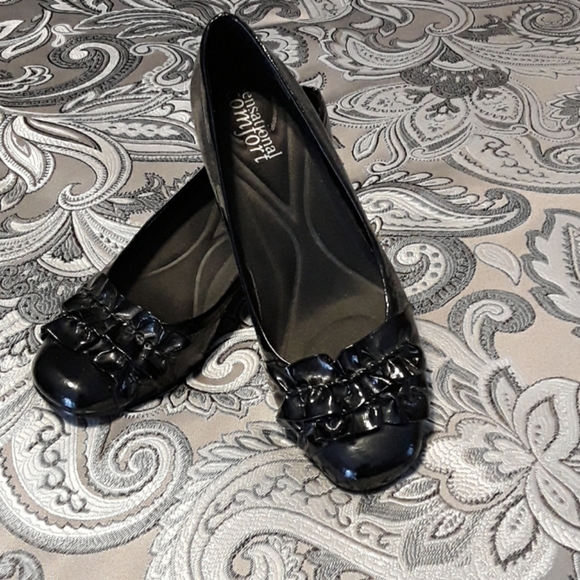 Shoes - Picture 1 of 4